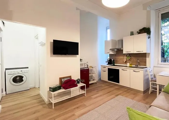 Navigli District Милан